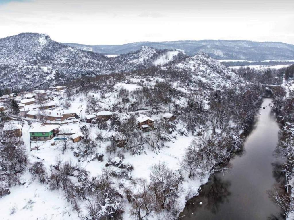 Къща Край Реката/ House By The River Vetrintsi Exterior photo