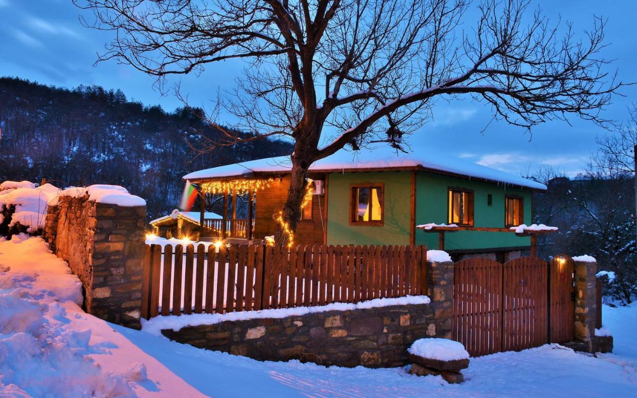 Къща Край Реката/ House By The River Vetrintsi Exterior photo